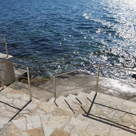 5803c アパート Kožino